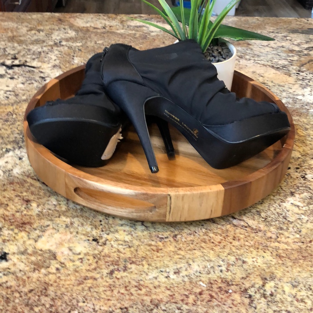 Booties, never worn - Picture 3 of 3
